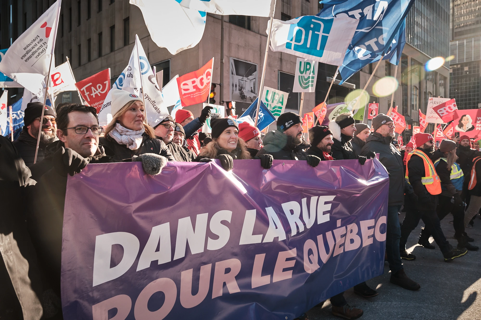 Manifestation syndicale dans les rues du centre-ville de Montréal