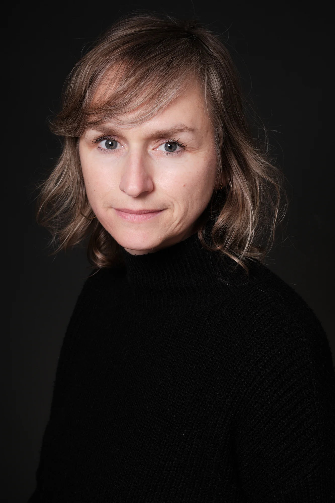 Portrait d'une femme sur fond noir